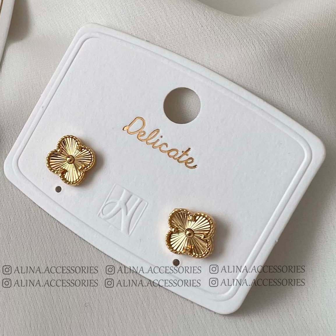 گوشواره میخی ونکلیف
