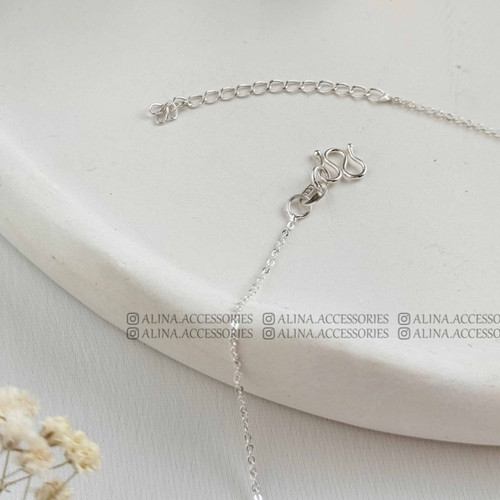 گردنبند طرح گل برجسته صدفی