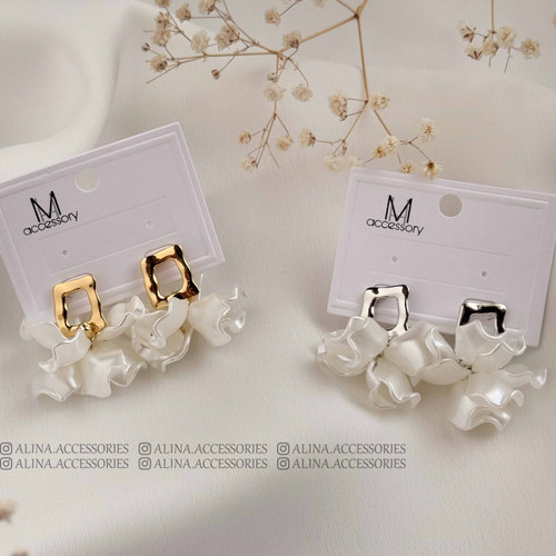 گوشواره میخی مربع و گلبرک