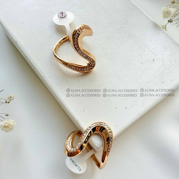 انگشتر مینیمال دفرمه نگین دار1