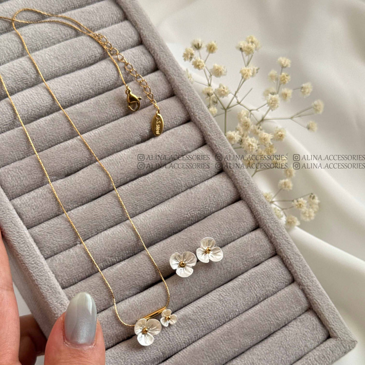 گوشواره میخی صدف طبیعی