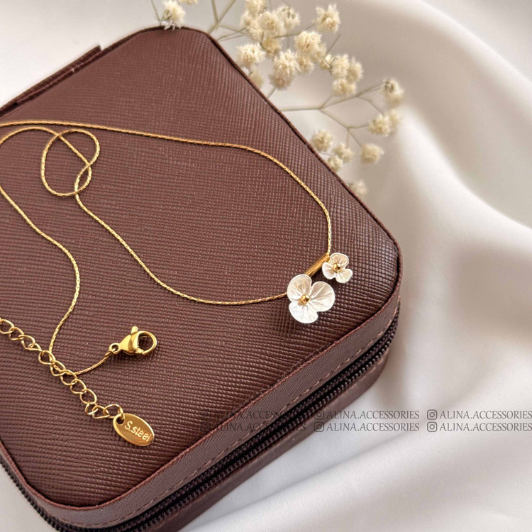 گردنبند گل صدف طبیعی استیل